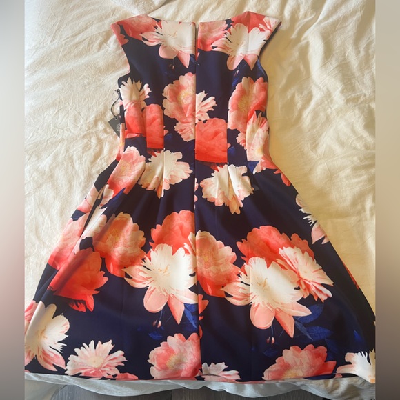 Vince Camuto dress *NWT* - Picture 2 of 4